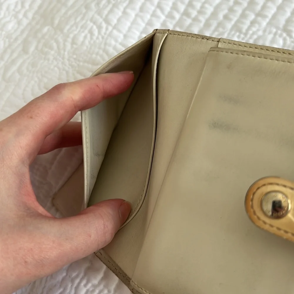 Louis Vuitton Authentic Vernis Kisslock Wallet - Picture 10 of 15